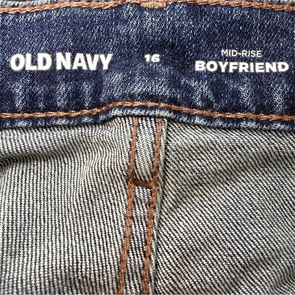 Old Navy NWT Mid-Rise Boyfriend Straight Jeans - 16 - Picture 3 of 6